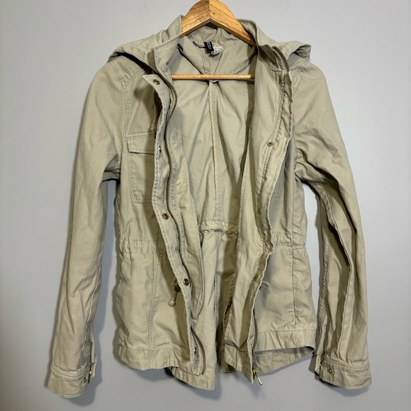 H&M Divided Beige Light Jacket - Size 10 - Picture 2 of 9
